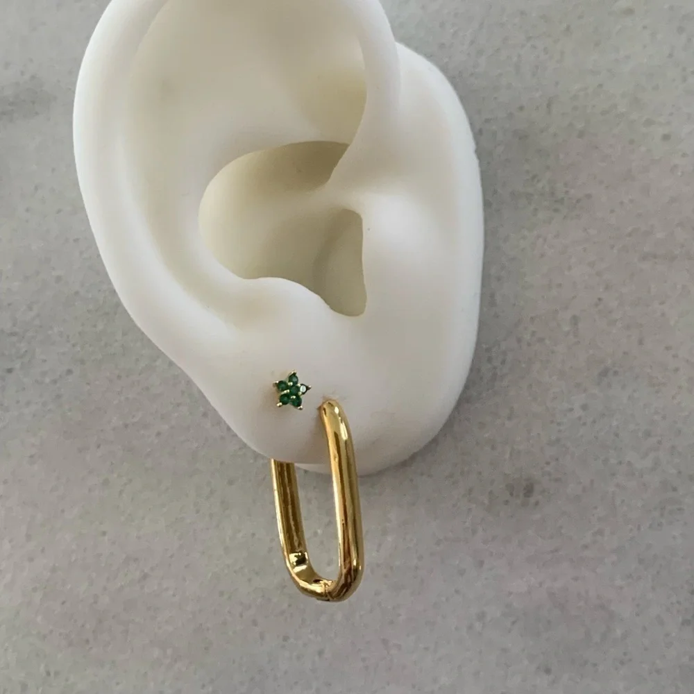 New Drop! Bella Oval Gold Oval Hoop Earrings Brand New - Picture 2 of 3